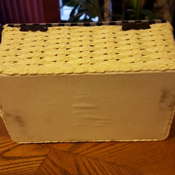 Small Sewing or Accessory Storage. - Picture 6 of 6